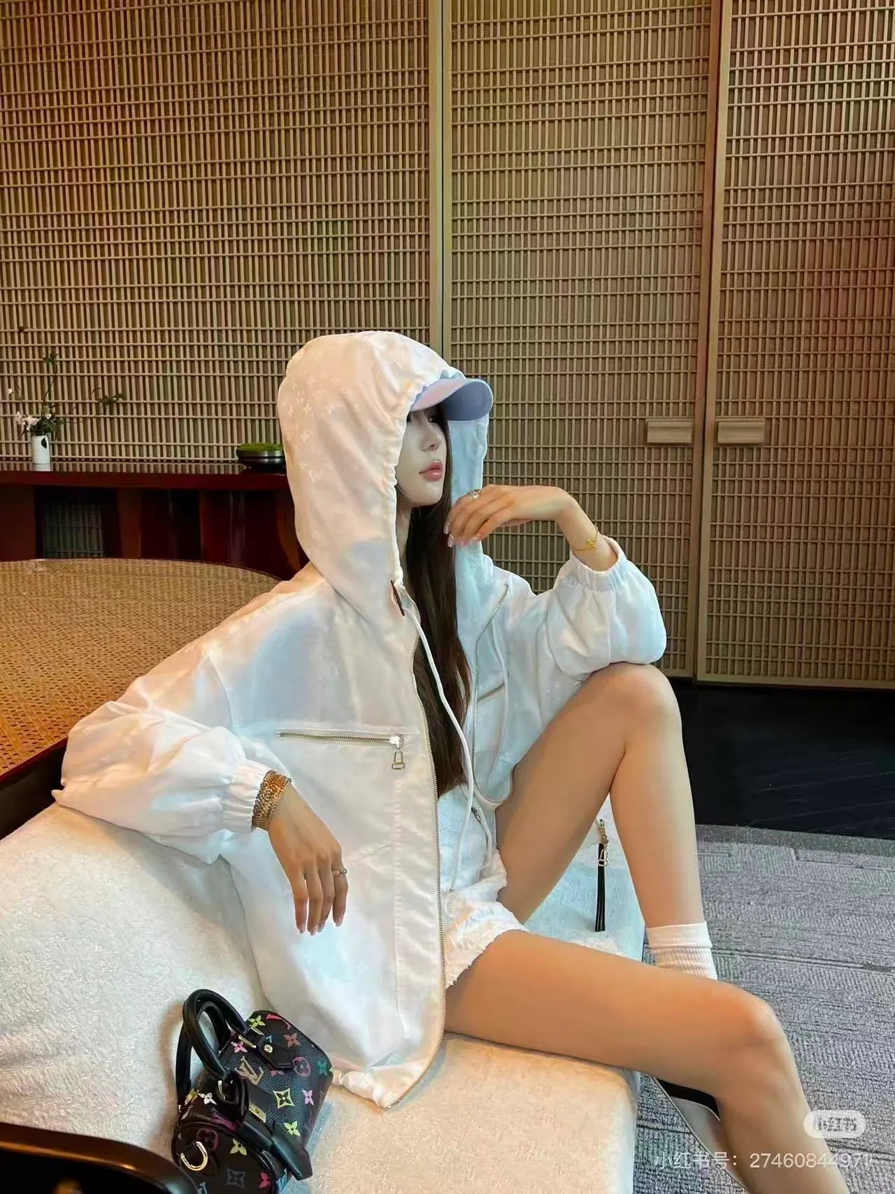 Louis Vuitton/ White